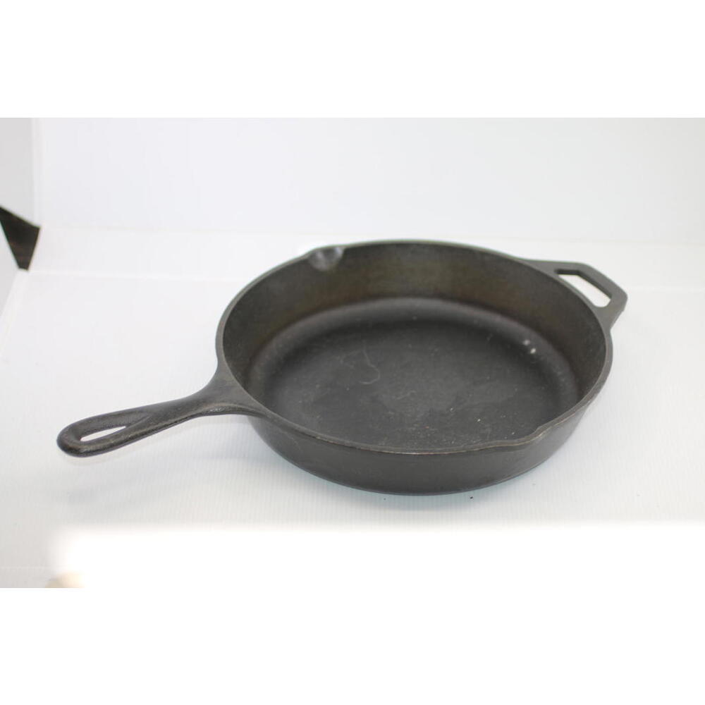 Lodge USA 8SK Cast Iron Skillet 10.25in Frying Pan Pre-Owned